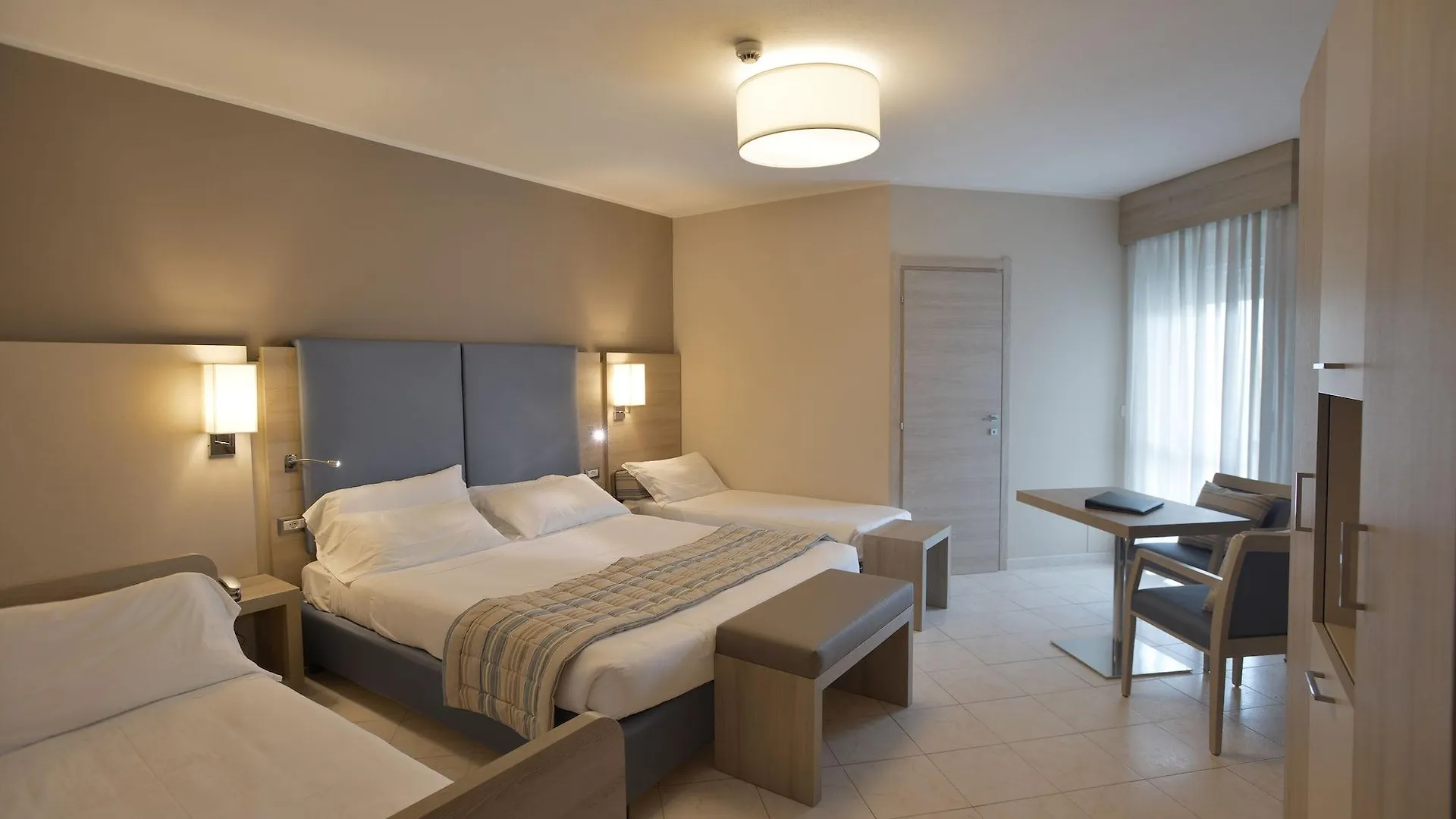 Alma Di Alghero Hotel 4*,